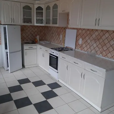 Emese Alma Vendeghaz Apartament