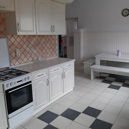 Emese Alma Vendeghaz Apartament Segedyn